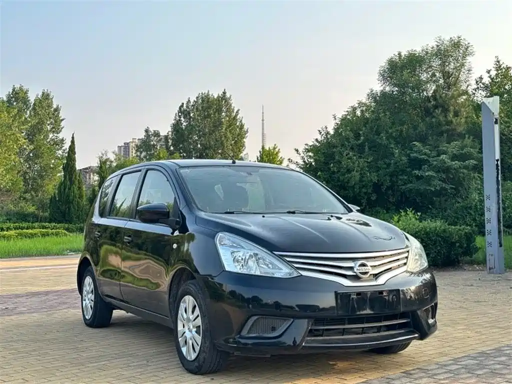 Livina 1.6 XE CVT Comfort