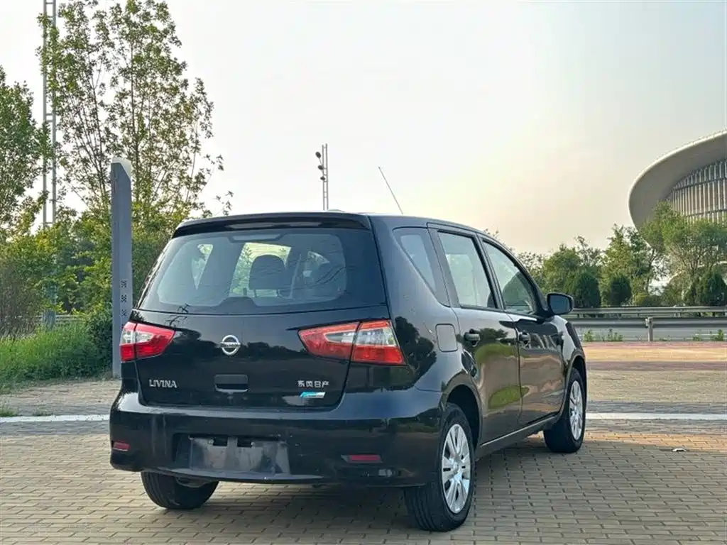 Livina 1.6 XE CVT Comfort