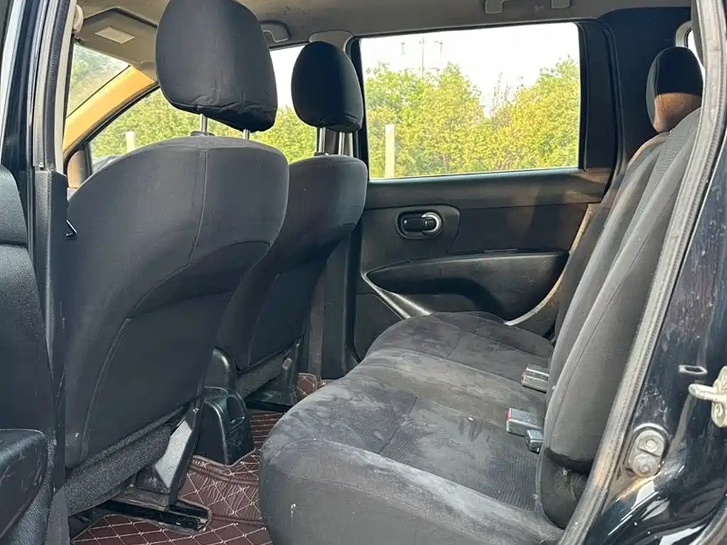 Livina 1.6 XE CVT Comfort