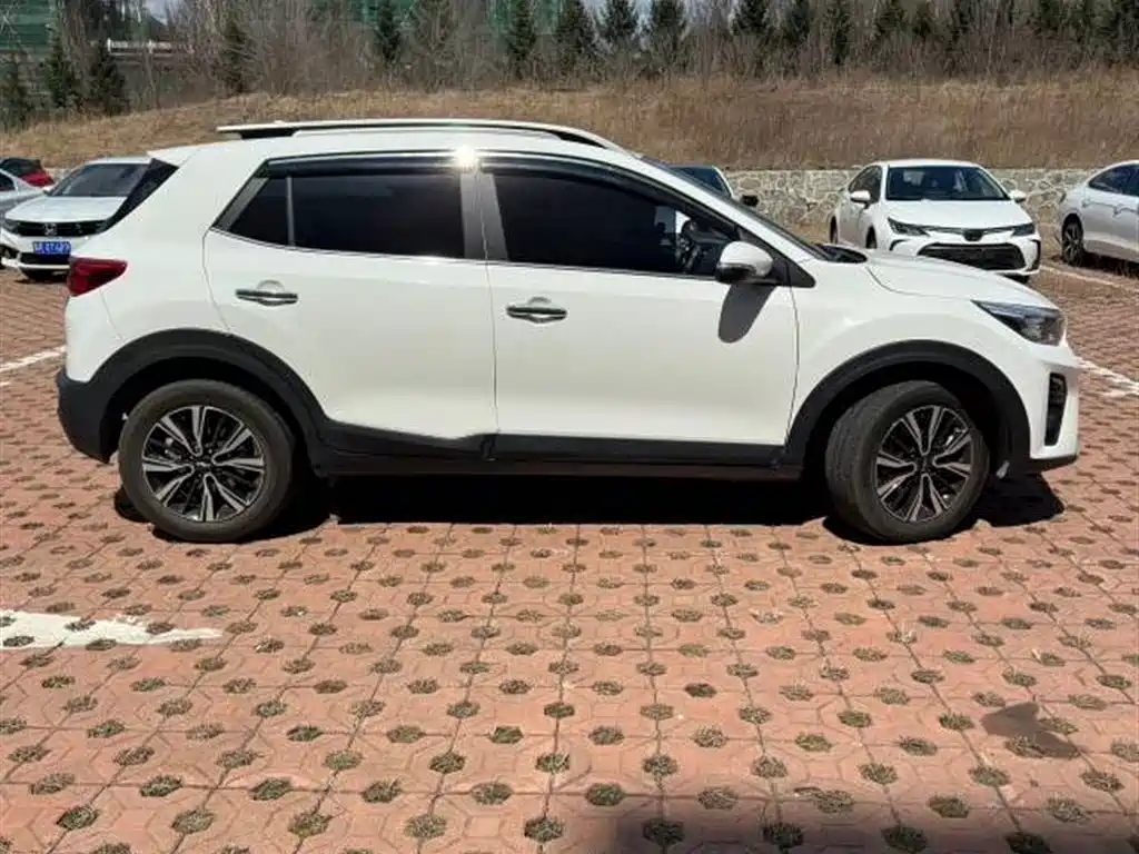 Stonic 1.4 L CVT Fun Enjoyment