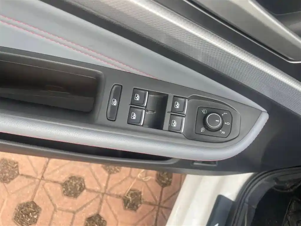 Lamando Lamando L 280 TSI DSG Spicy Cool