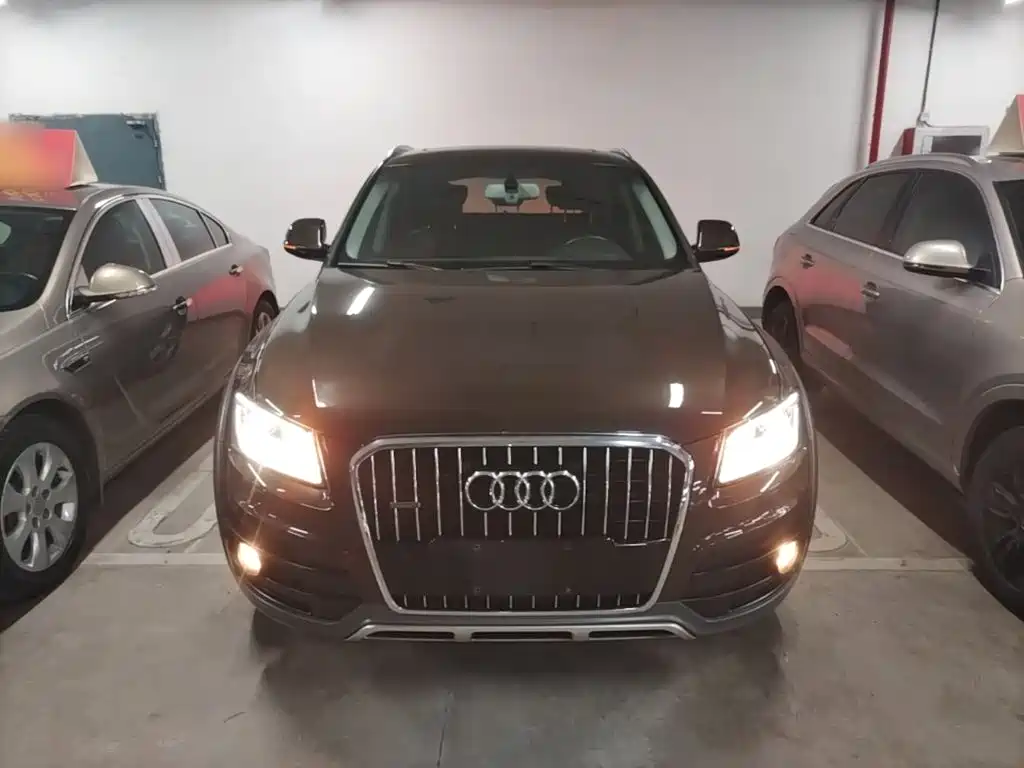 Audi Q5 Plus 40 TFSI Tech