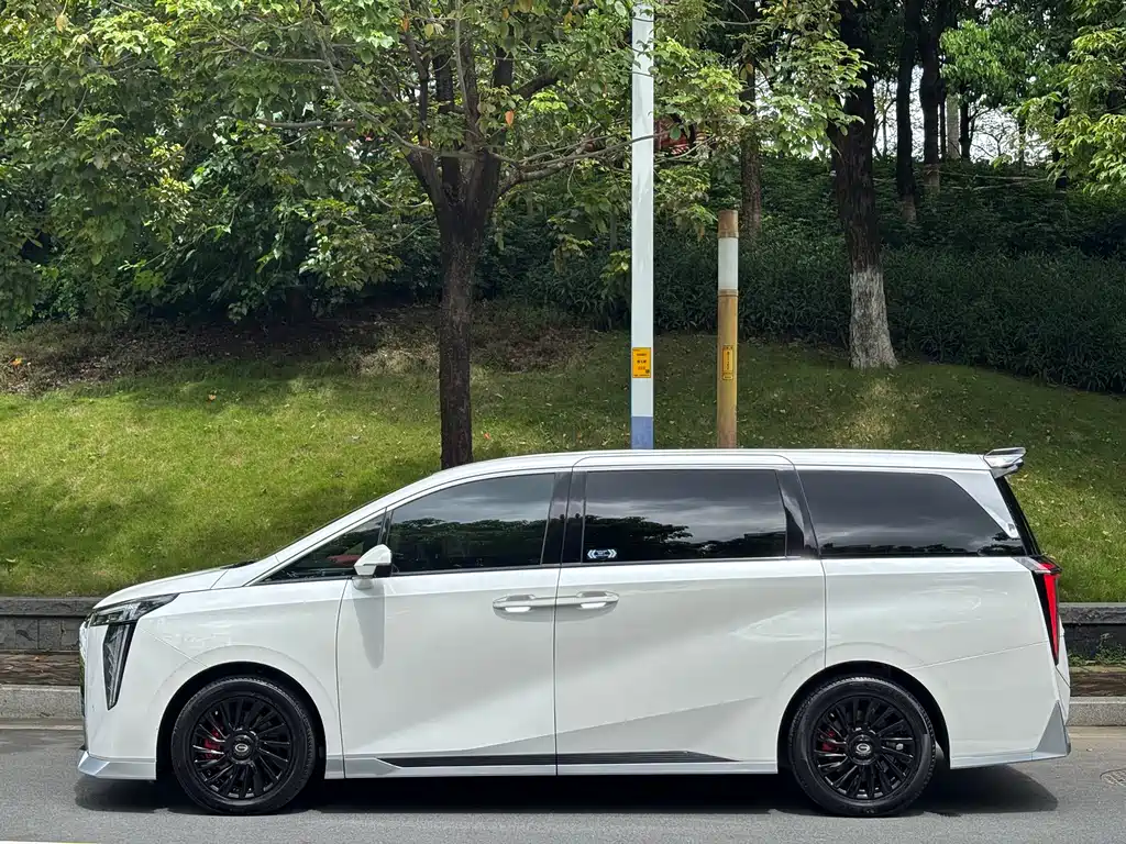 GAC Trumpchi M8 Grandmaster Series Dual Engine Flagship