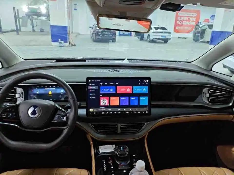 Denza D9 DM-i 980 4 WD Honored