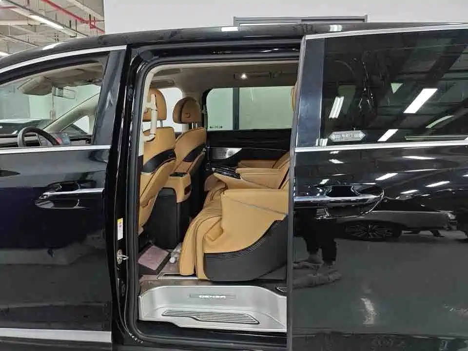 Denza D9 DM-i 980 4 WD Honored