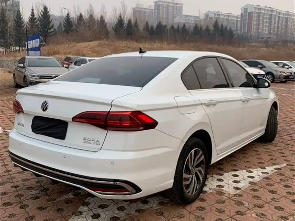Bora 200 TSI DSG Smart Travel