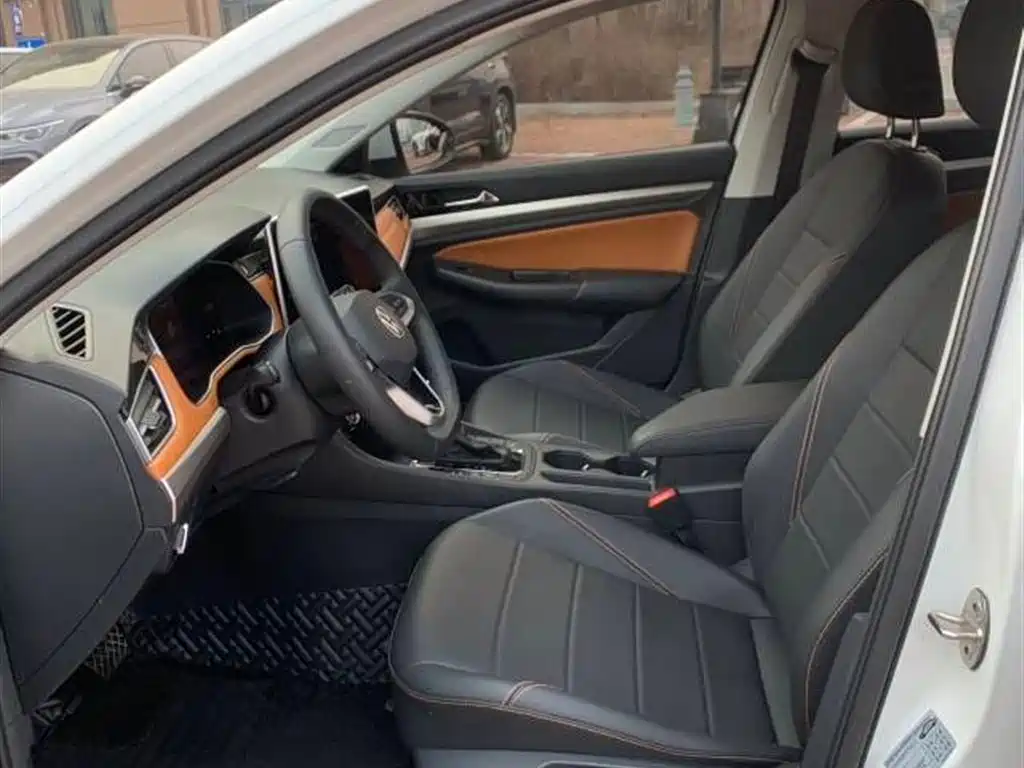 Bora 200 TSI DSG Smart Travel