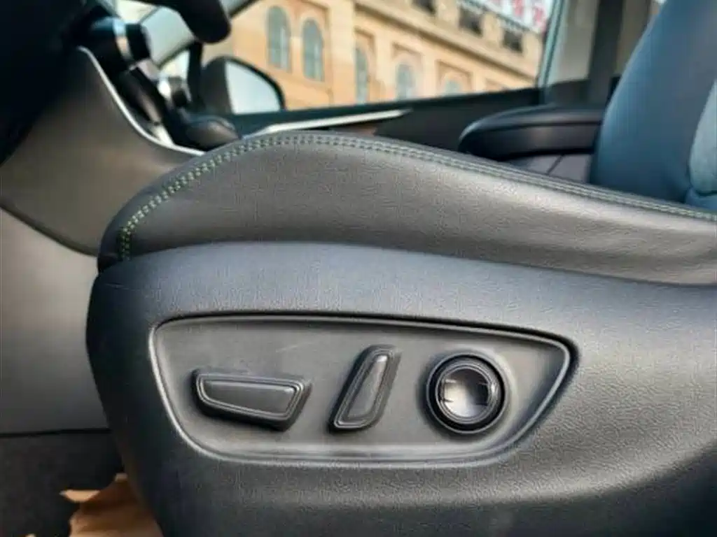 RAV4 2.0 L CVT 4 WD Style Plus