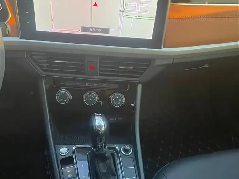 Volkswagen Bora 200 TSI DSG Smart Travel