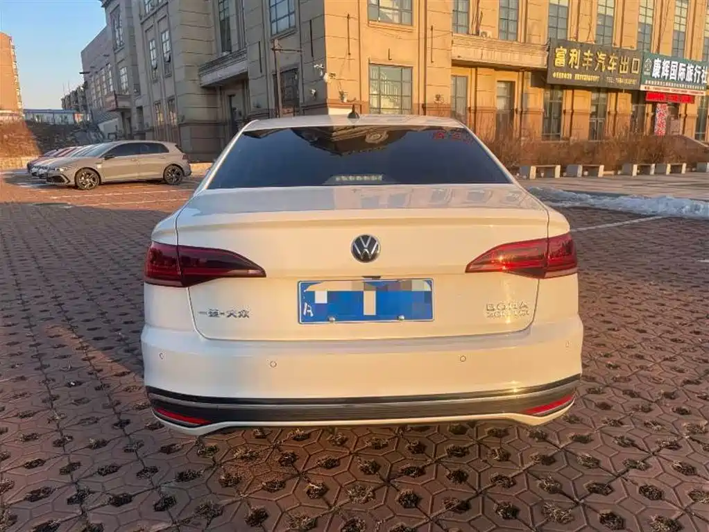 Bora 200 TSI DSG Smart Travel
