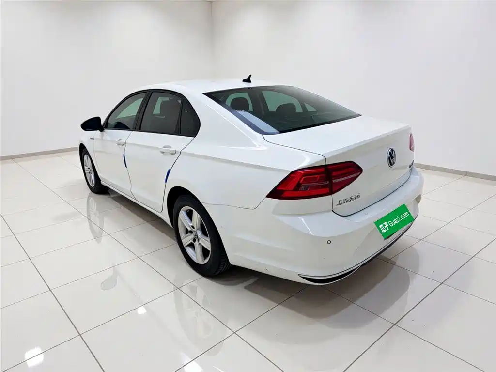 Lamando 230 TSI DSG Style CN-VI