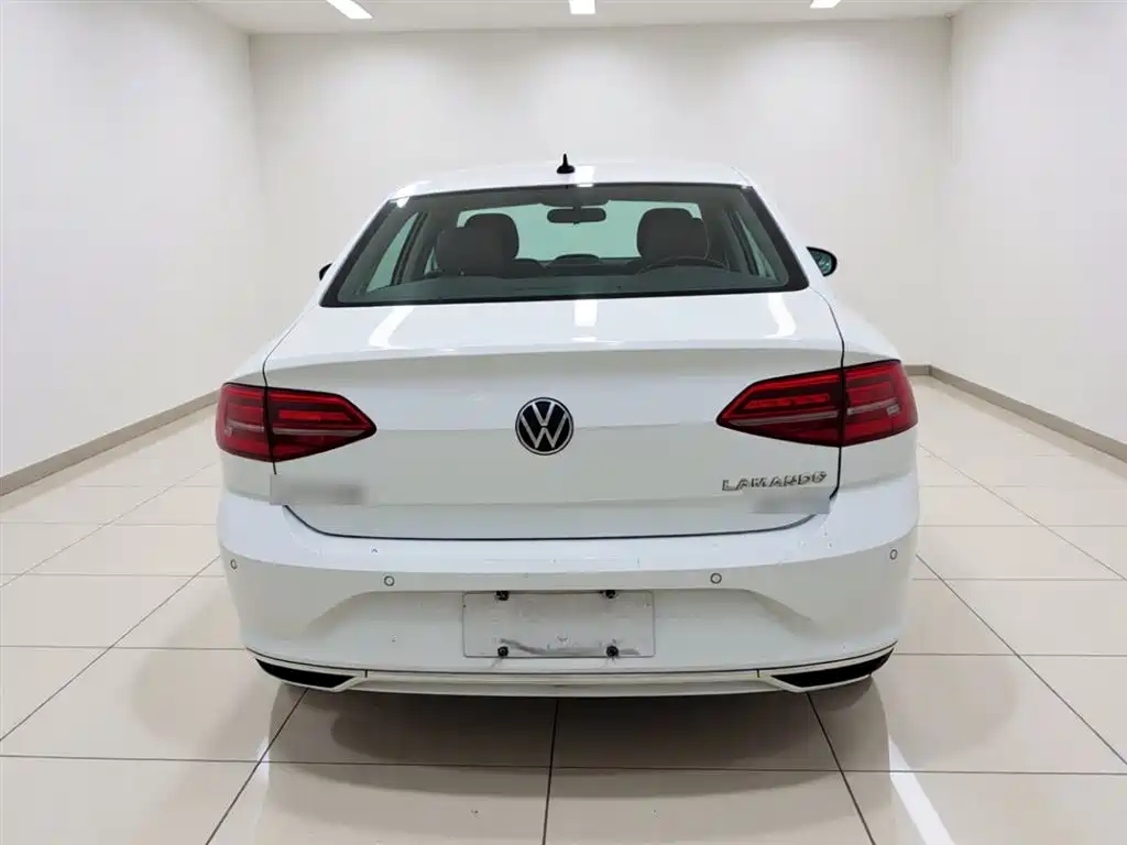 Lamando 230 TSI DSG Style CN-VI