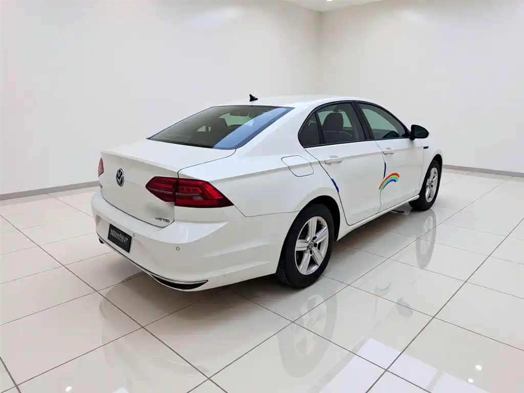 Lamando 230 TSI DSG Style CN-VI