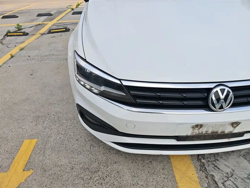 Lamando 230 TSI DSG Style CN-VI