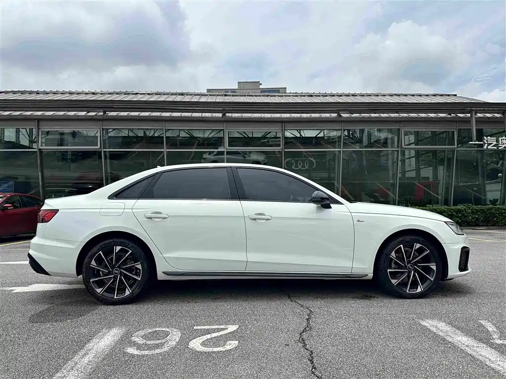 Audi A4 L 40 TFSI Luxury Dynamic
