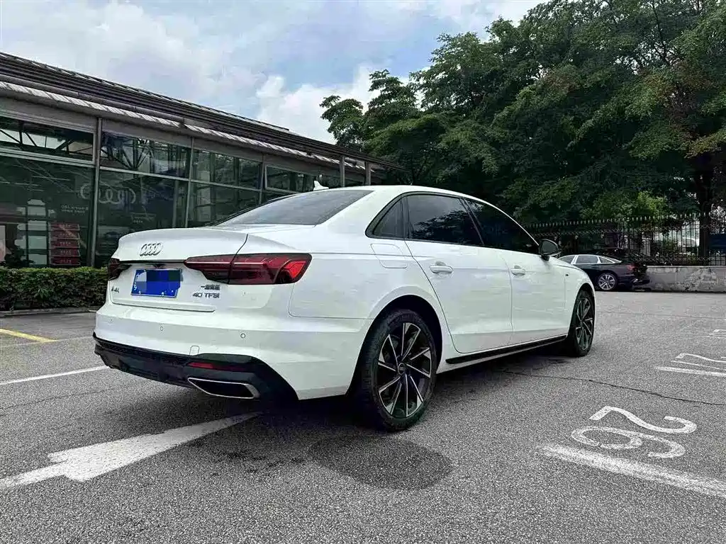 Audi A4 L 40 TFSI Luxury Dynamic