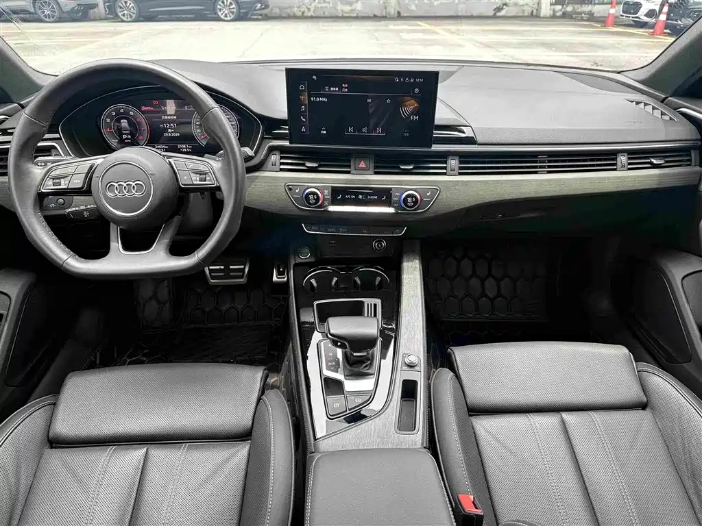 Audi A4 L 40 TFSI Luxury Dynamic