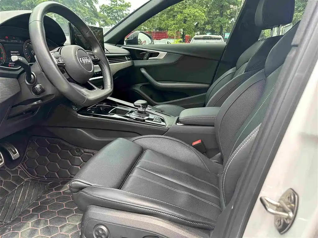 Audi A4 L 40 TFSI Luxury Dynamic