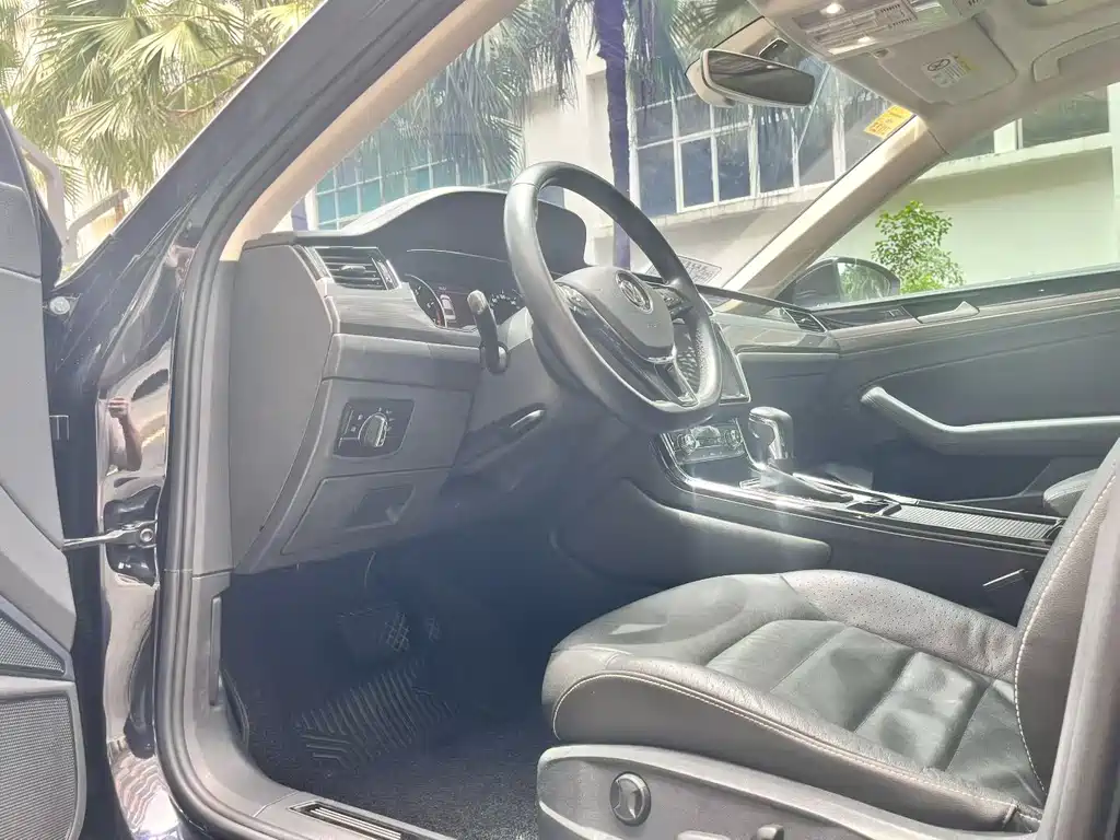 Phideon 380 TSI 2 WD Business CN-V