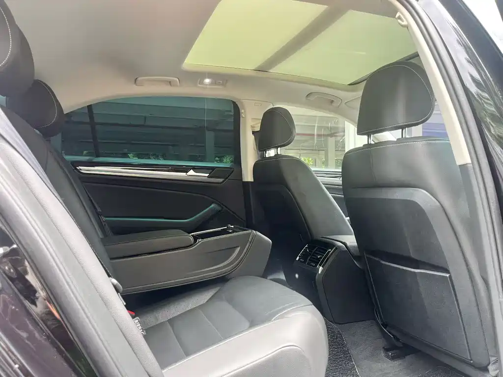 Phideon 380 TSI 2 WD Business CN-V