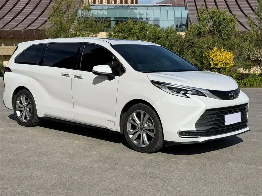 Sienna 2.5 L Hybrid Distinguished