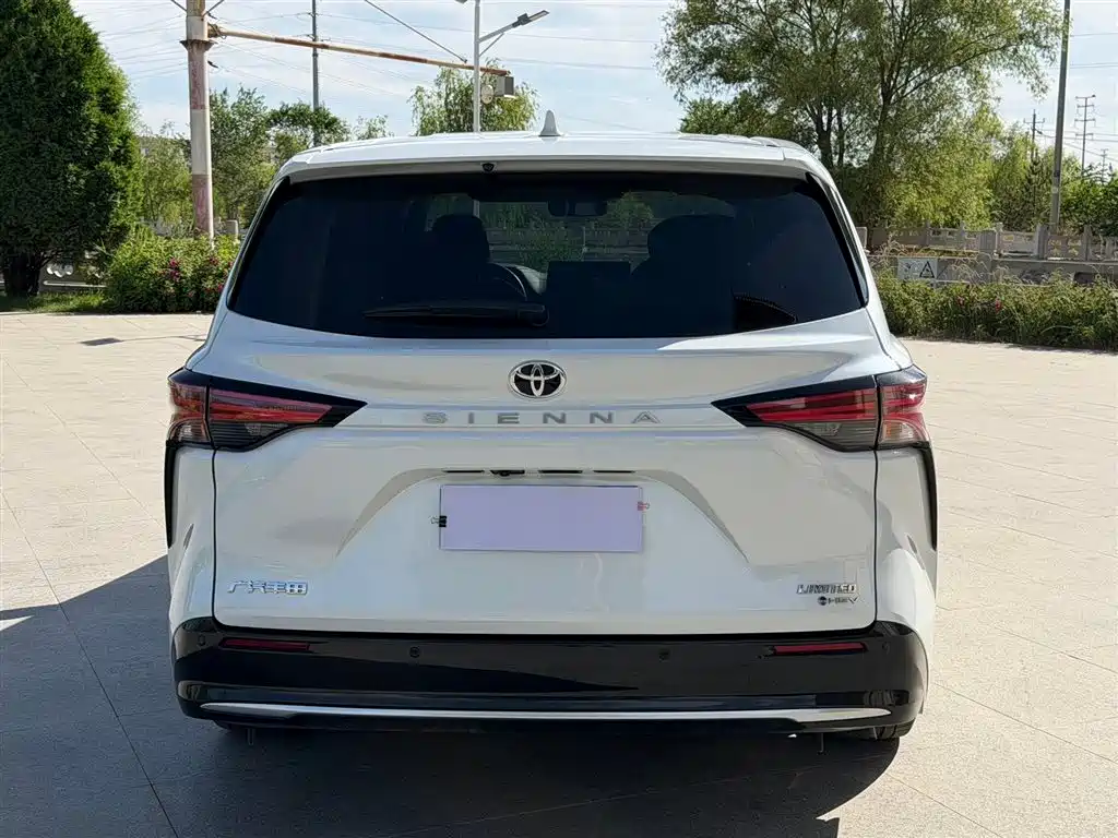 Sienna 2.5 L Hybrid Distinguished