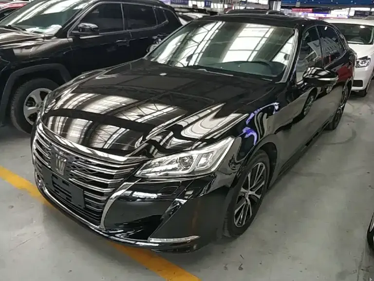 Toyota Crown 2.0 T Fashion