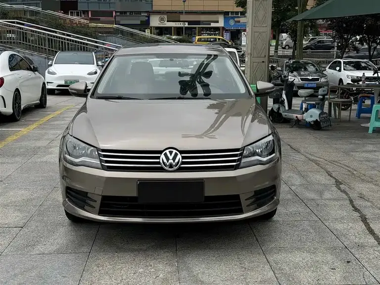 Volkswagen Bora 1.6 L Manual Fashion