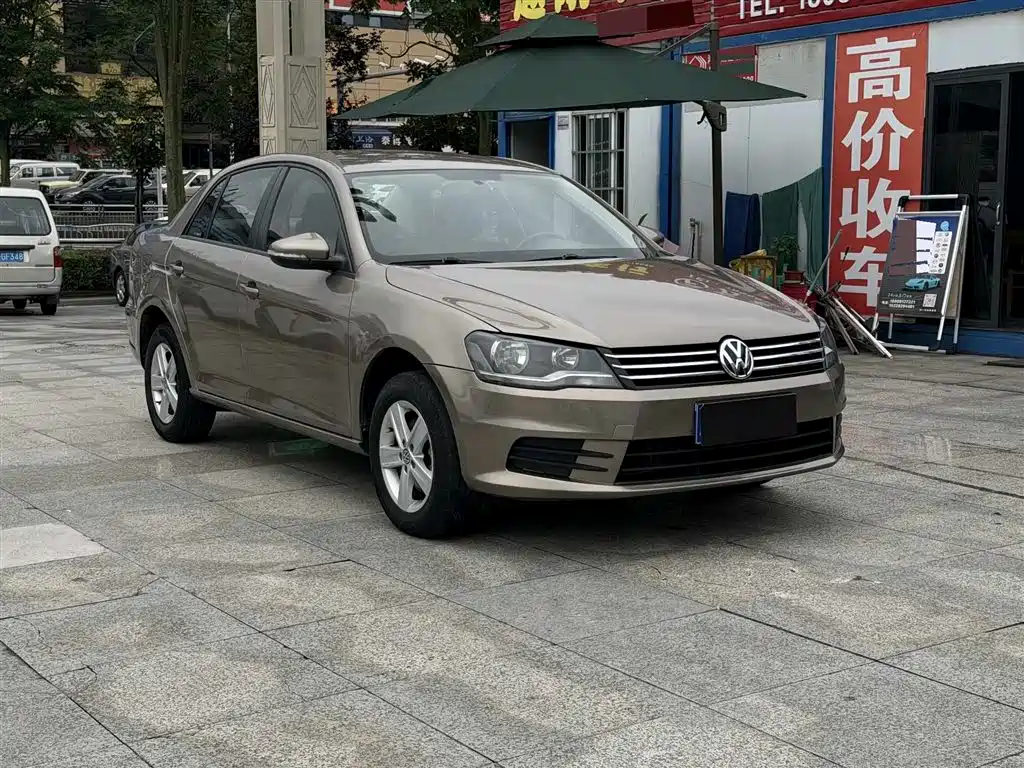 Bora 1.6 L Manual Fashion