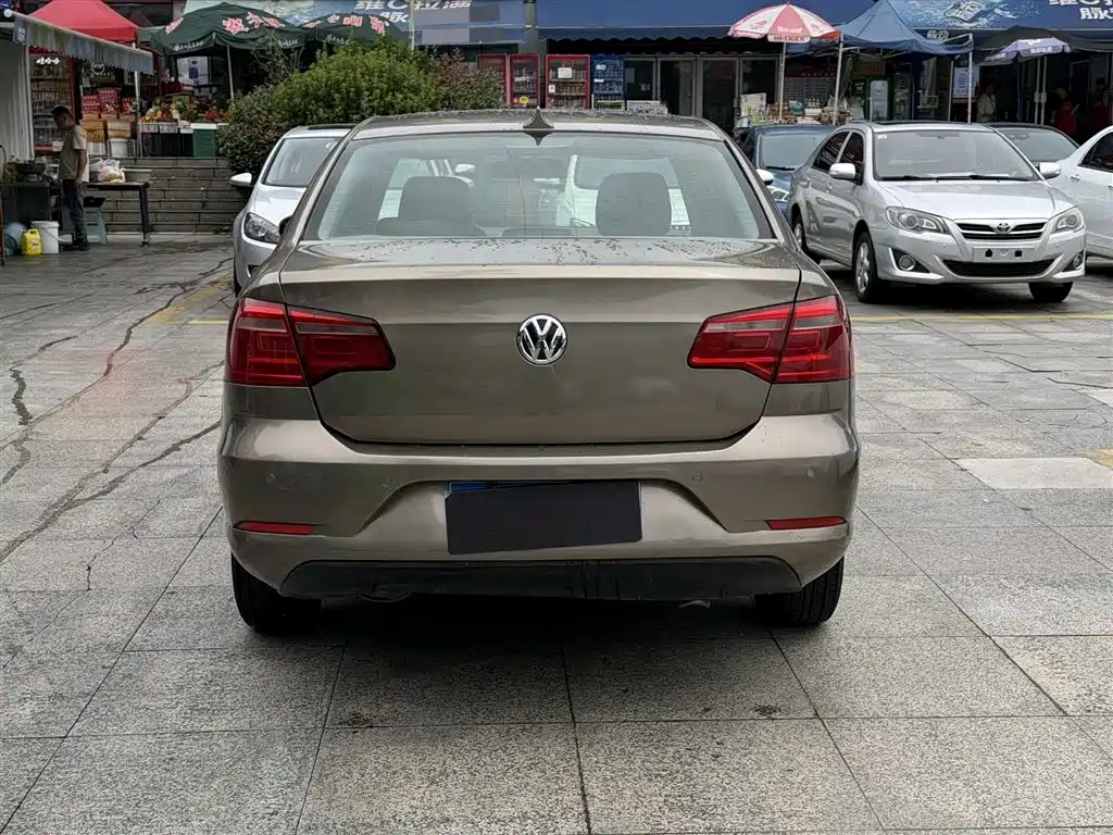 Bora 1.6 L Manual Fashion