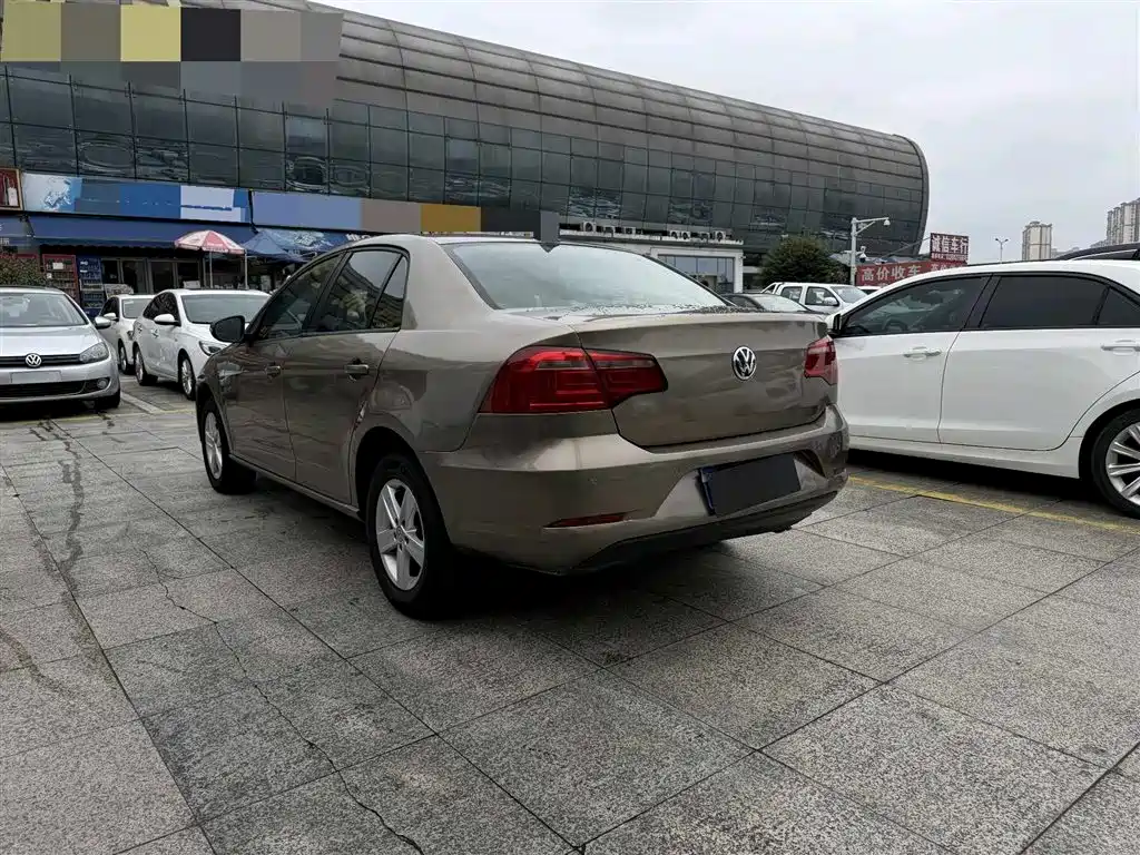 Bora 1.6 L Manual Fashion