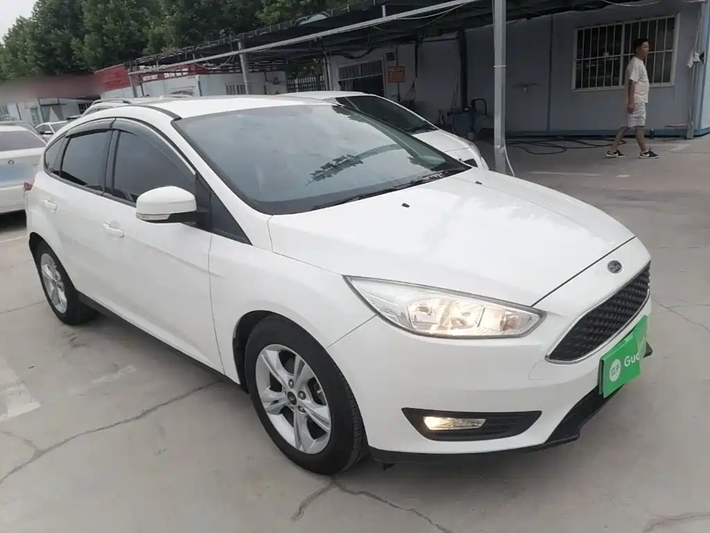 Focus Hatchback 1.6 L Auto Comfort Smart Travel