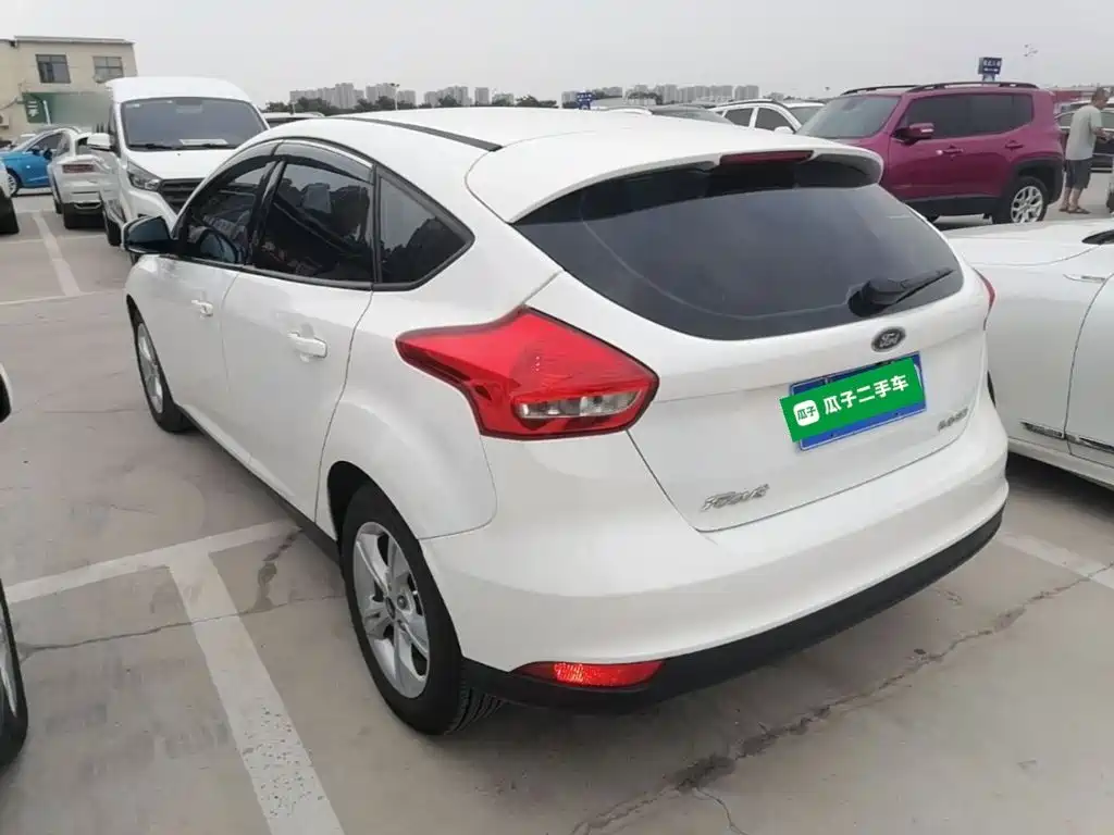Focus Hatchback 1.6 L Auto Comfort Smart Travel