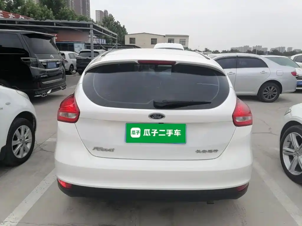 Focus Hatchback 1.6 L Auto Comfort Smart Travel