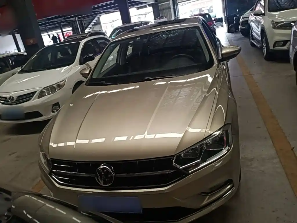 Bora 1.6 L Auto Comfort