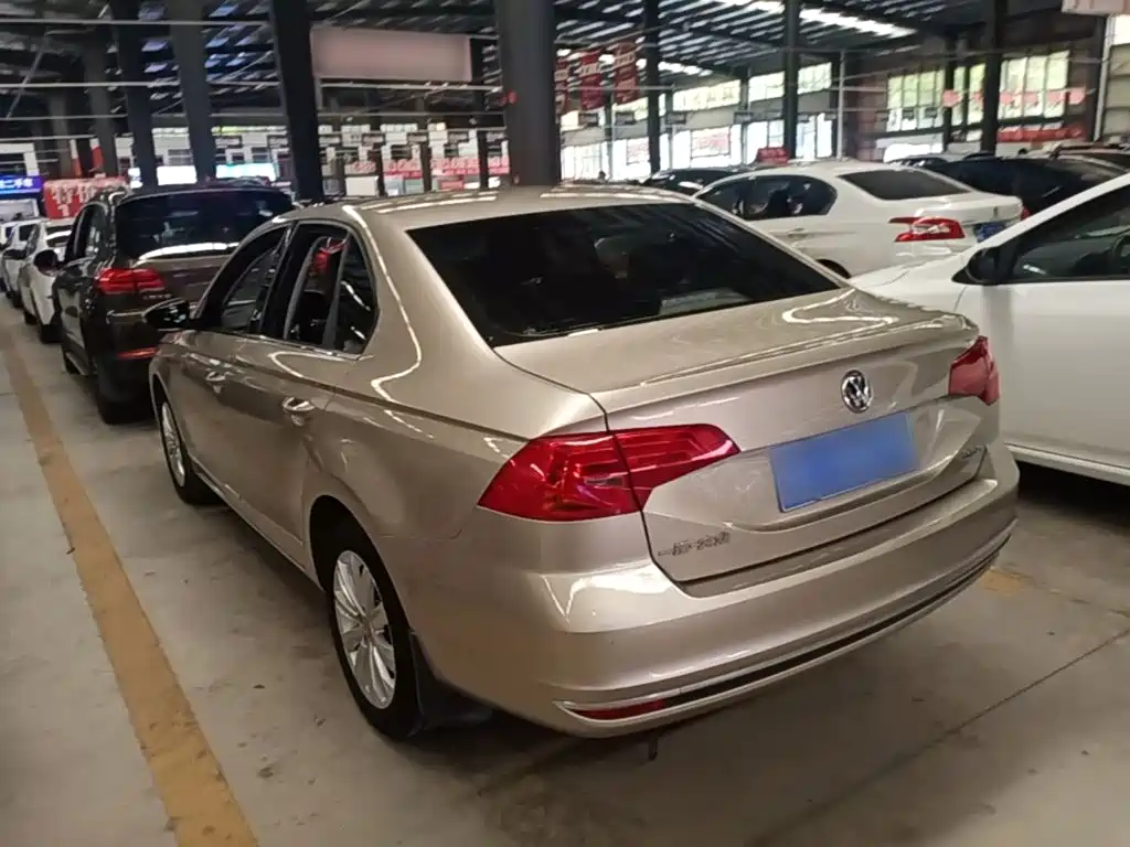 Bora 1.6 L Auto Comfort