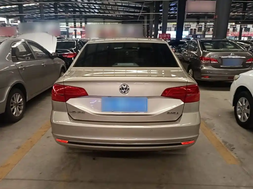 Bora 1.6 L Auto Comfort