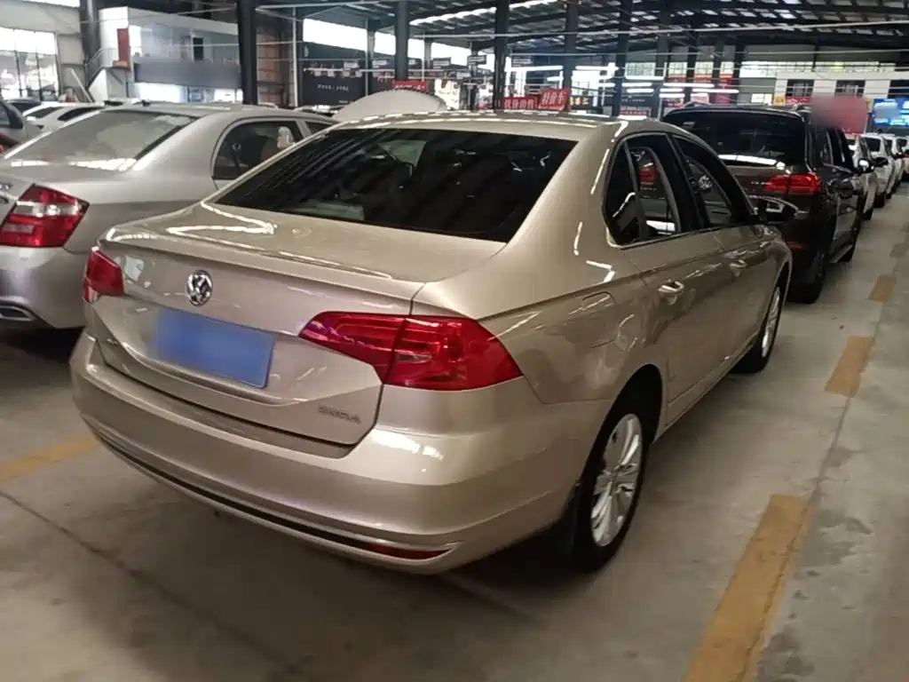 Bora 1.6 L Auto Comfort