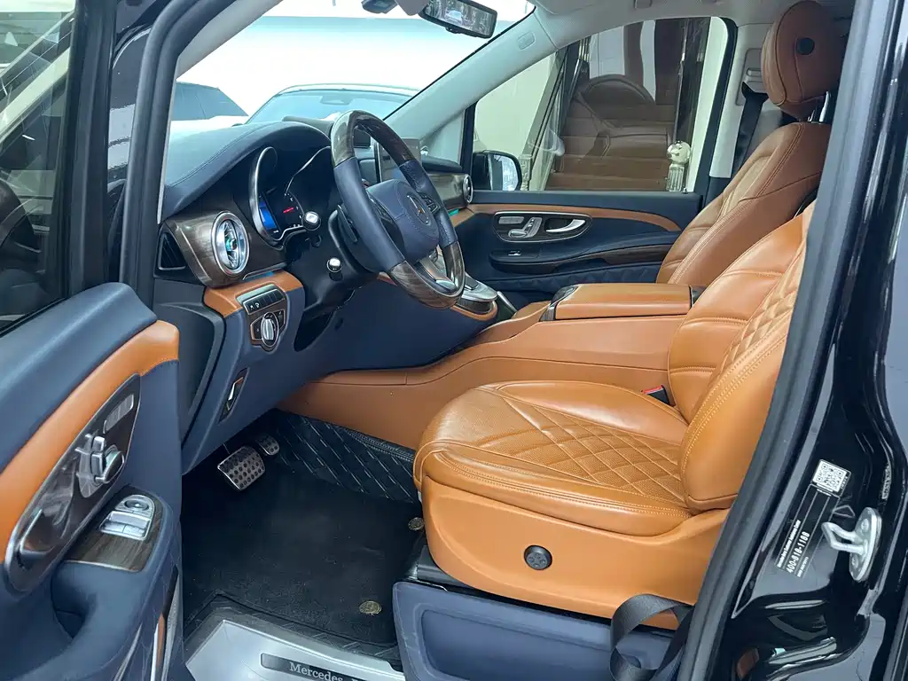 Mercedes-Benz V-Class V 260 L LWB Range Distinguished