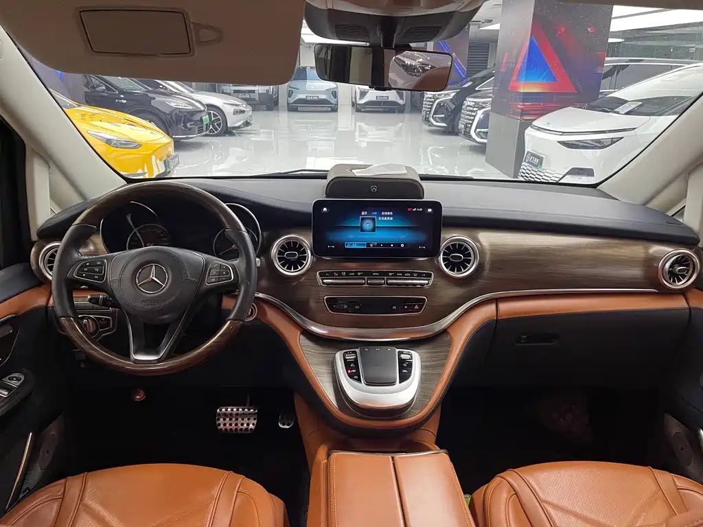 Mercedes-Benz V-Class V 260 L LWB Range Distinguished