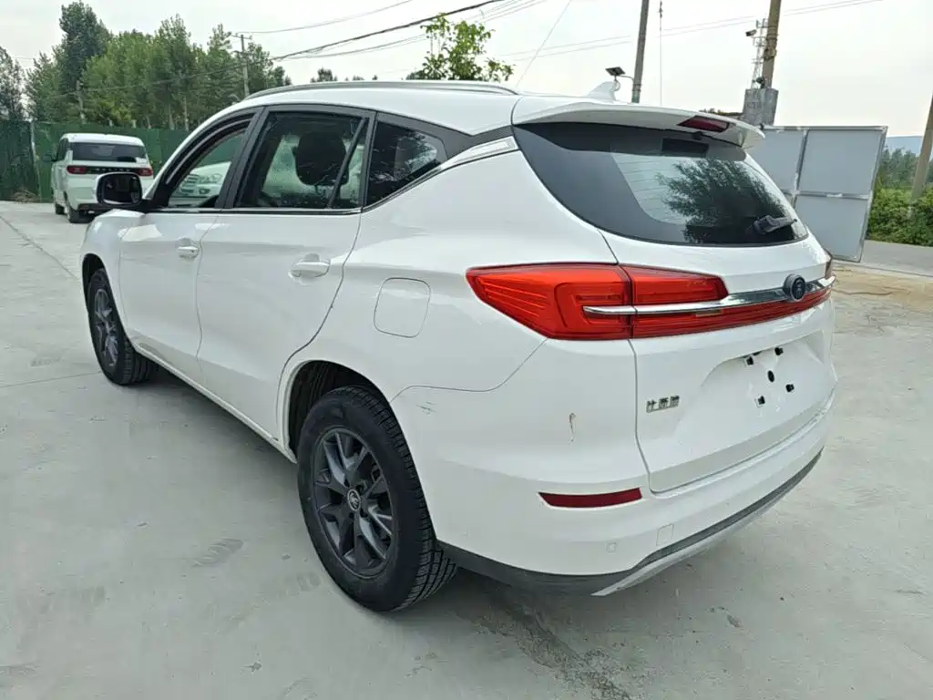Song 宋 2020款 经典版 1.5 T 手动豪华型