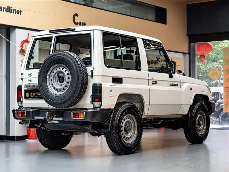 Land Cruiser (Import) 兰德酷路泽(进口) LC71 2022款 4.0 L 手动