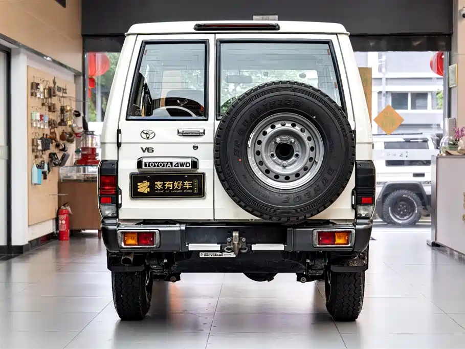 Land Cruiser (Import) 兰德酷路泽(进口) LC71 2022款 4.0 L 手动