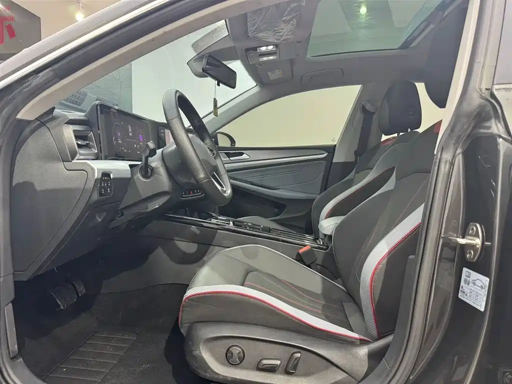 Lamando Lamando L 280 TSI DSG Spicy Cool