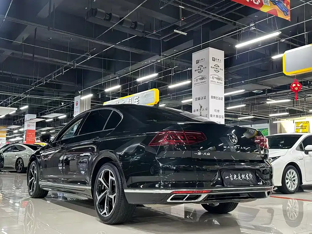 Magotan 200 10 K Commemorative 330 TSI DSG Luxury