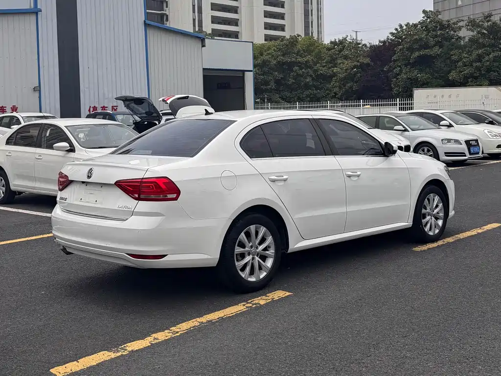 Lavida 1.6 L Auto Comfort