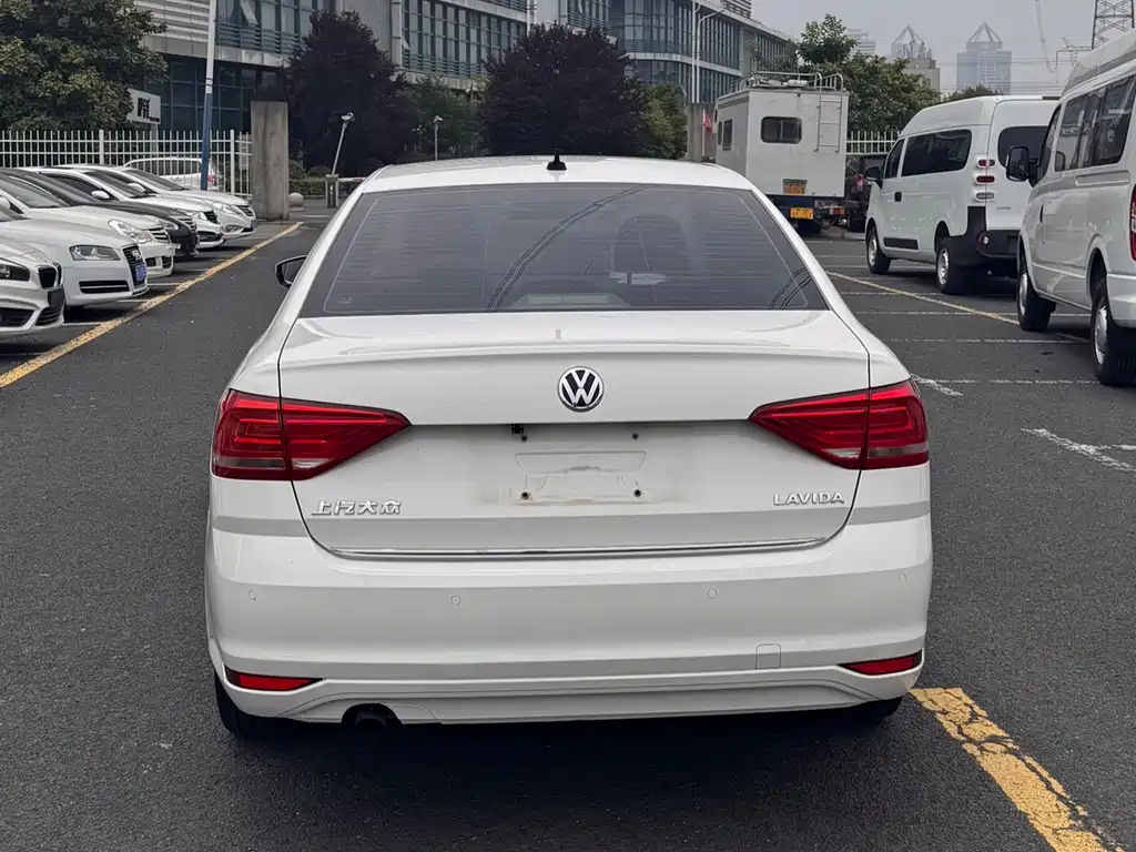 Lavida 1.6 L Auto Comfort