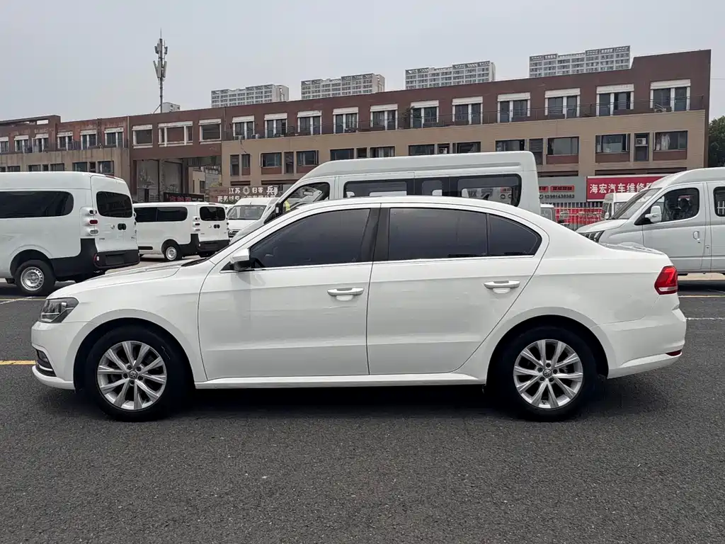 Lavida 1.6 L Auto Comfort