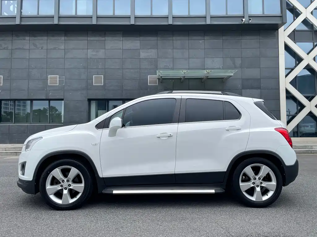 Tracker 1.4 T Auto 2 WD Luxury