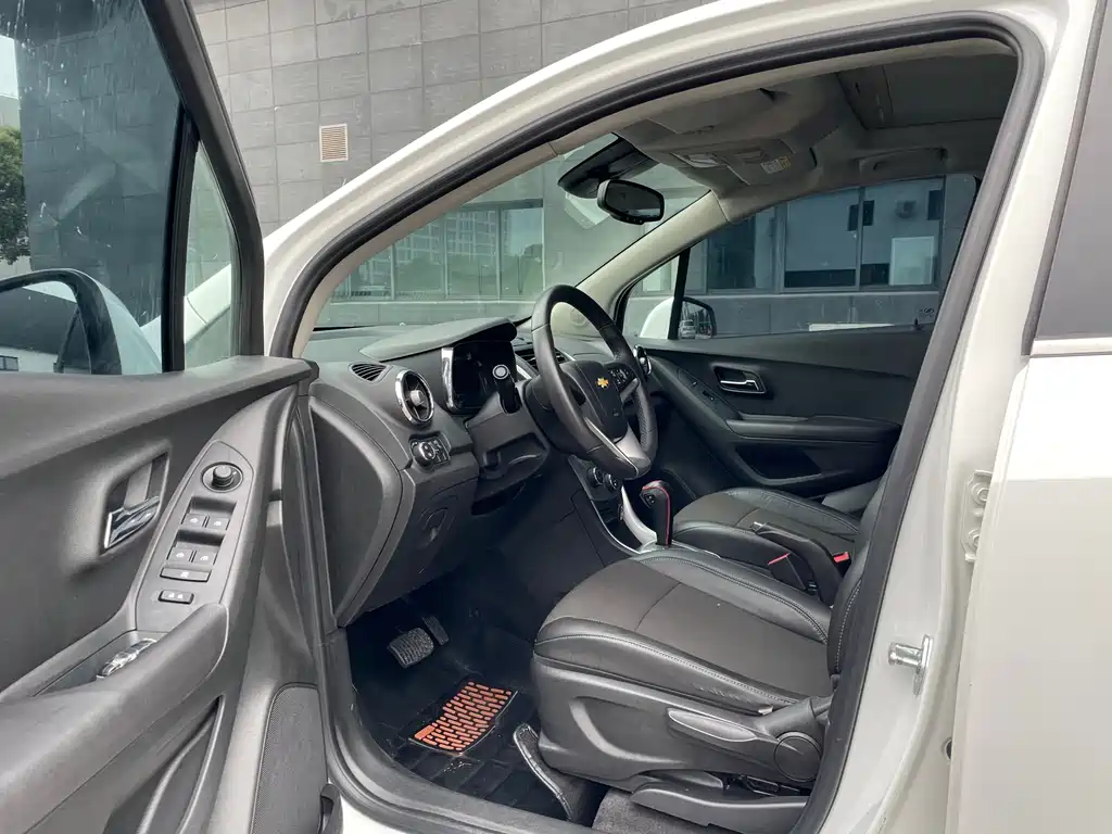 Tracker 1.4 T Auto 2 WD Luxury